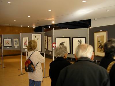 Browsing sumi-e painting exhibition