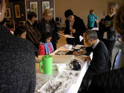 Hiroshi Yamamoto demonstrates the sumi-e brush strokes
