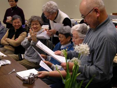 Workshop participants look at Moira Mudie's instructions