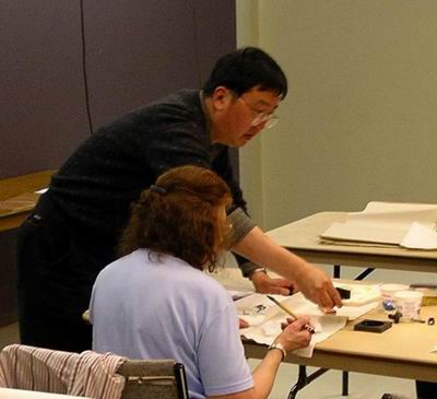 David Hu helps workshop participant