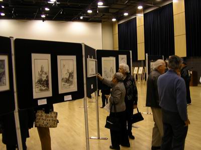 Debating the finer points of a sumi-e painting