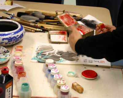 Adding seal of the pig with regular seal of the artist