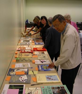 Silent auction of art books